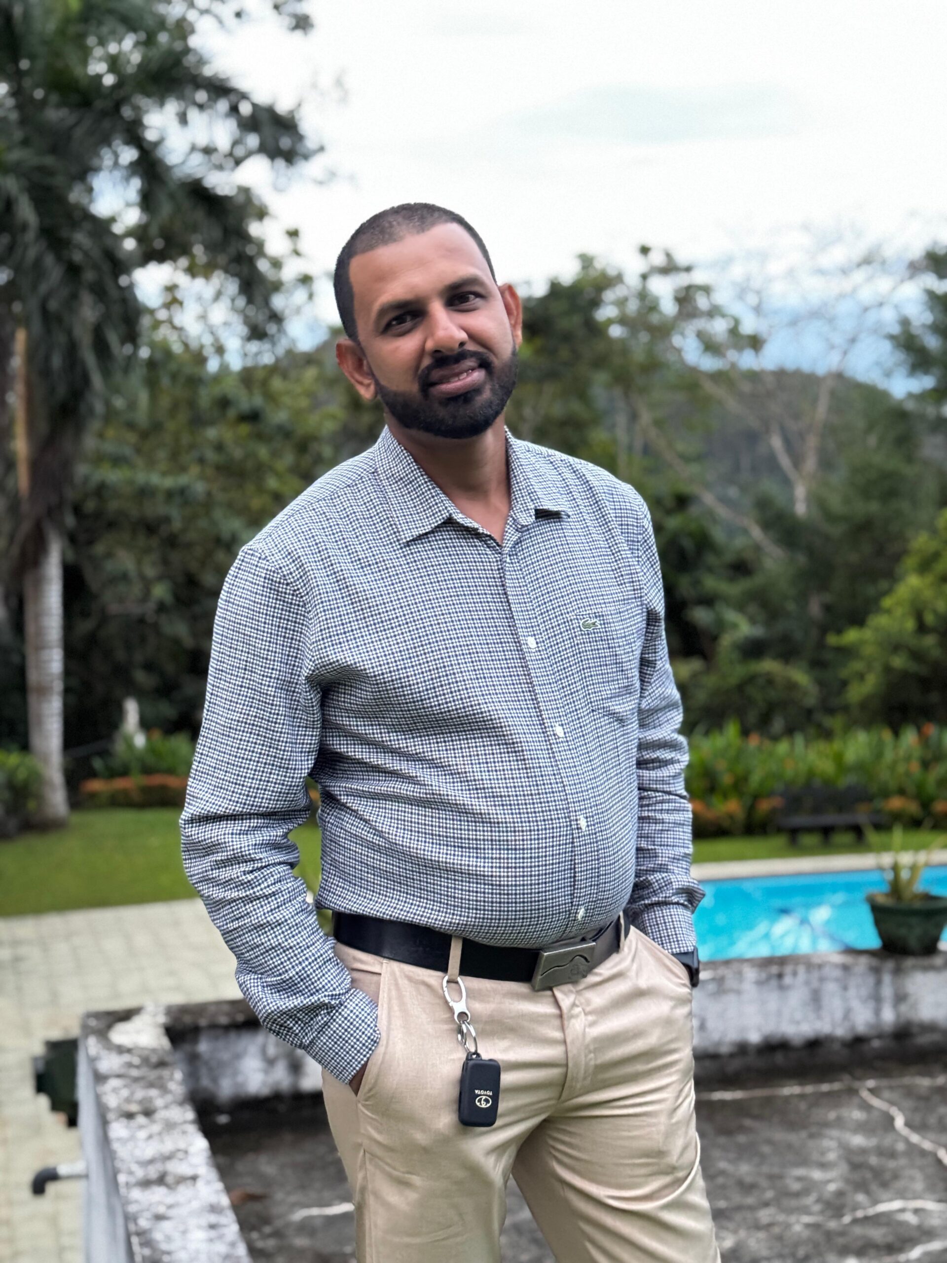 kuma chauffeur at voyager lanka tours