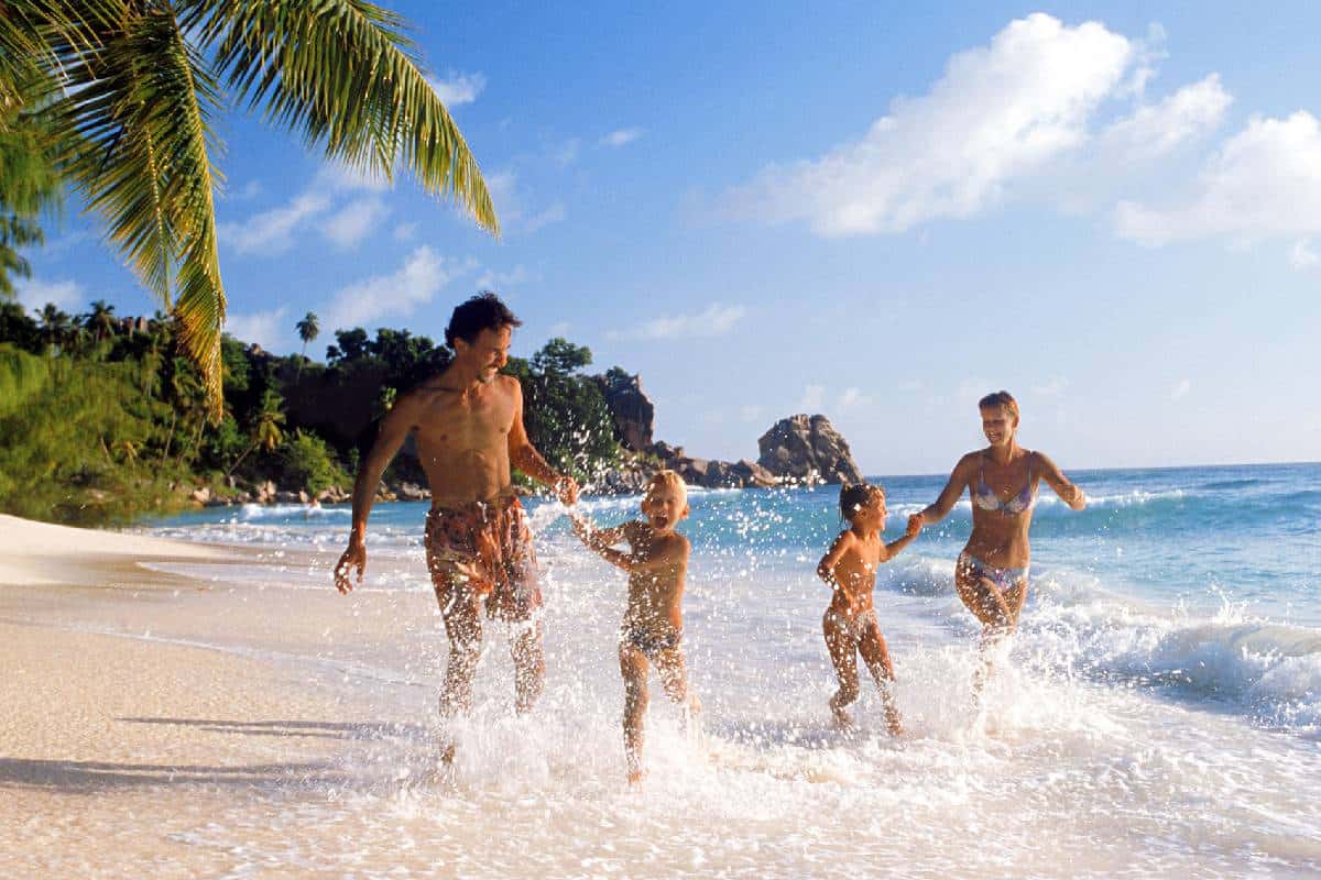 enjoy beach with famliy
